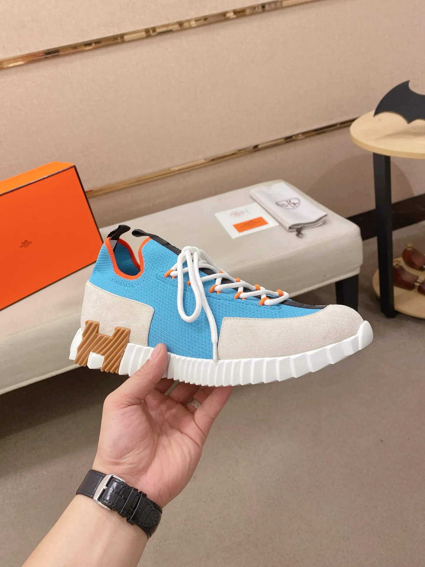 Men's clothing and shoes💰: 620💰《HERMES》【Classic Original Version】Hermès; Top 🔝 Purchasing Agency 🔍🔍Men's latest 🇺🇸 counters are on sale simultaneously, original imported from Italy ▲▲Silk cowhide with breathable fabric ▲▲ (high-end and expensive Qi·Grade) Exquisite workmanship (Italian 🇮🇹Imported water-dyed 🐂cowhide lining) Sole: Original sole provided by the original factory, ⚠️Exclusive double-layer activity·TPR·Rubber·Combined molded outsole; Super·comfortable·wear-resistant·non-slip·environmental protection The real thing is more beautiful if you take the real thing (high quality, follow the order), you can enter and exit the counter at will * Number of yards: 38·39·40·41·42·43·44# (can be customized 45.)